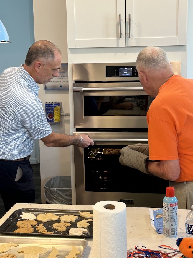 SWFL Gator Club volunteers and Valerie’s House families celebrate International Gator Day at the Fort Myers Family is Forever Home.